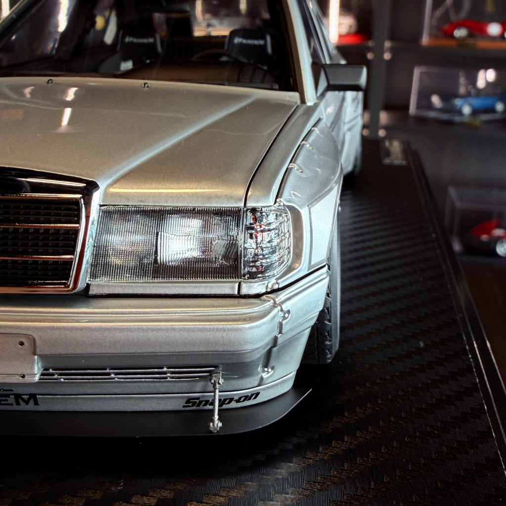 Mercedes-Benz 190 PANDEM sidabro spalvos, 1:18 mastelio, Ignition Model