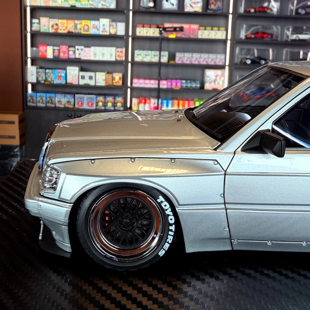 Mercedes-Benz 190 PANDEM sidabro spalvos, 1:18 mastelio, Ignition Model