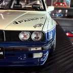 BMW E30 PANDEM Zilver/Blauw 1:18 van Ignition Model