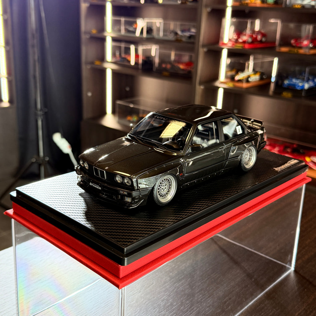 BMW E30 PANDEM Gun Metallic 1:18 van Ignition Model