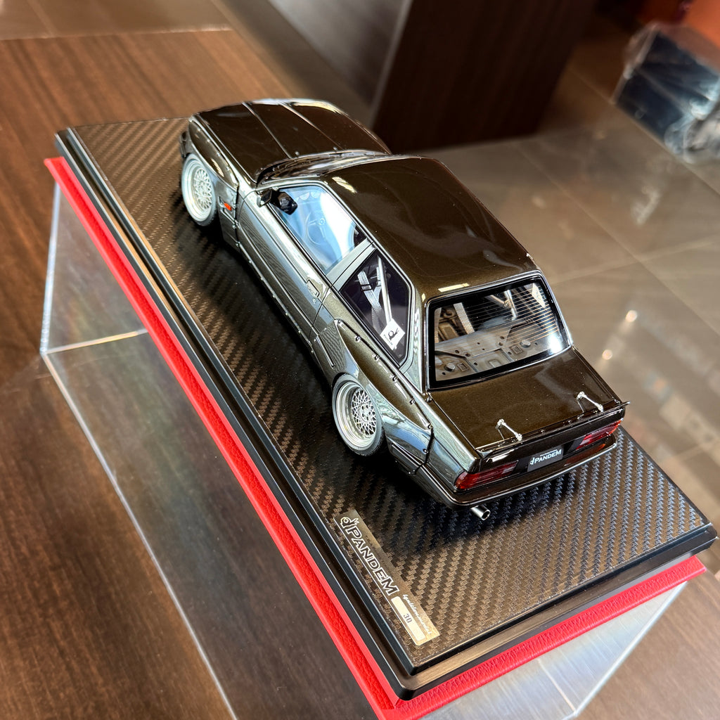 BMW E30 PANDEM Gun Metallic 1:18 van Ignition Model