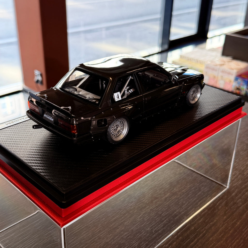 BMW E30 PANDEM Gun Metallic 1:18 van Ignition Model