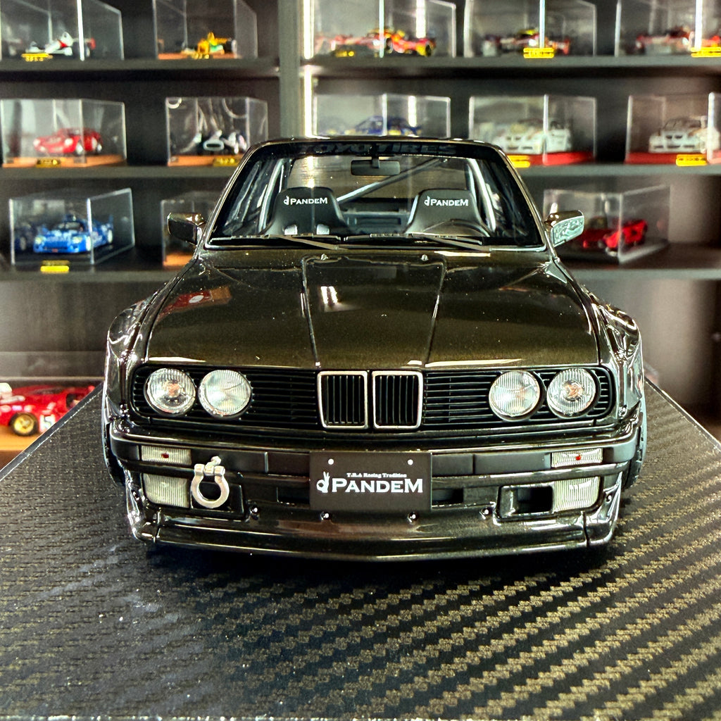BMW E30 PANDEM Gun Metallic 1:18 van Ignition Model