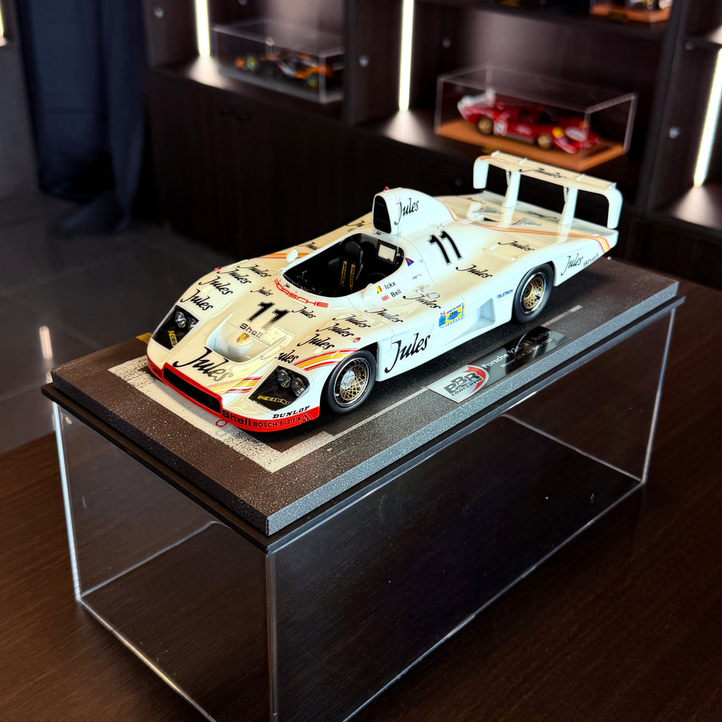 Porsche 936/81 Turbo #11, az 1981-es Le Mans-i 24 órás verseny győztese, 1:18 méretarányban, vitrinben, BBR – 400 darabra limitálva