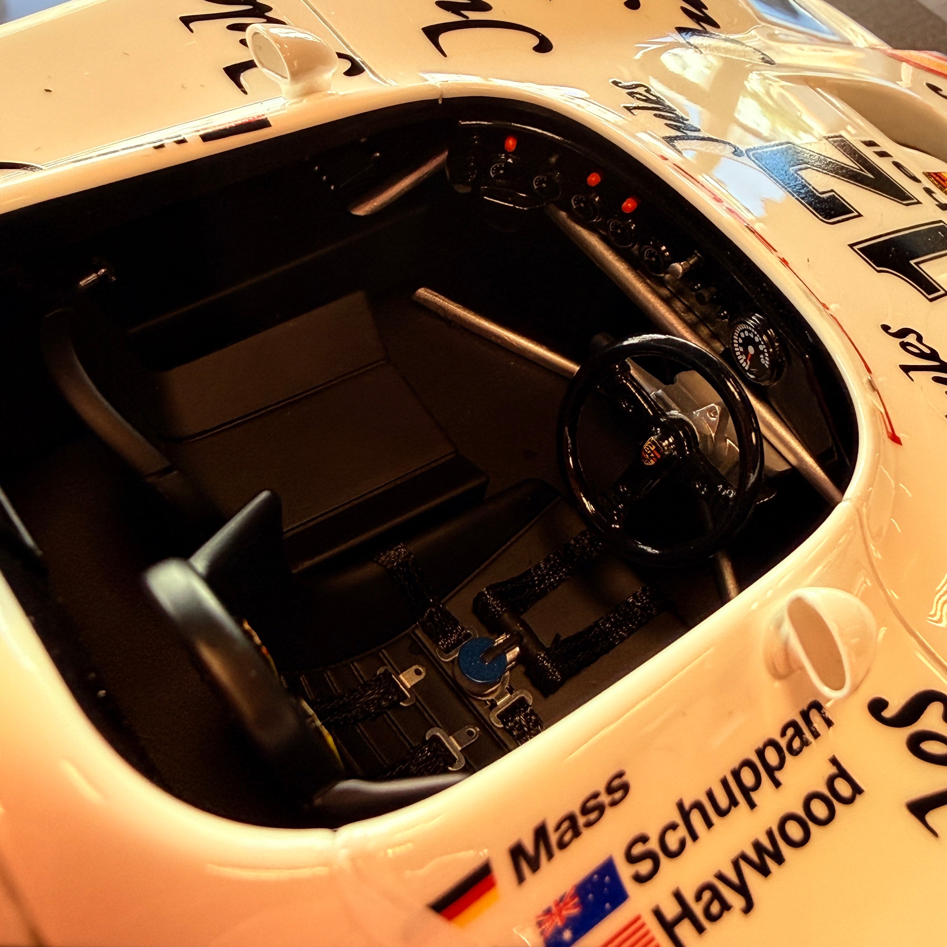 Porsche 936/81 Turbo n°12, 24 Heures du Mans 1981, échelle 1:18 avec vitrine, par BBR