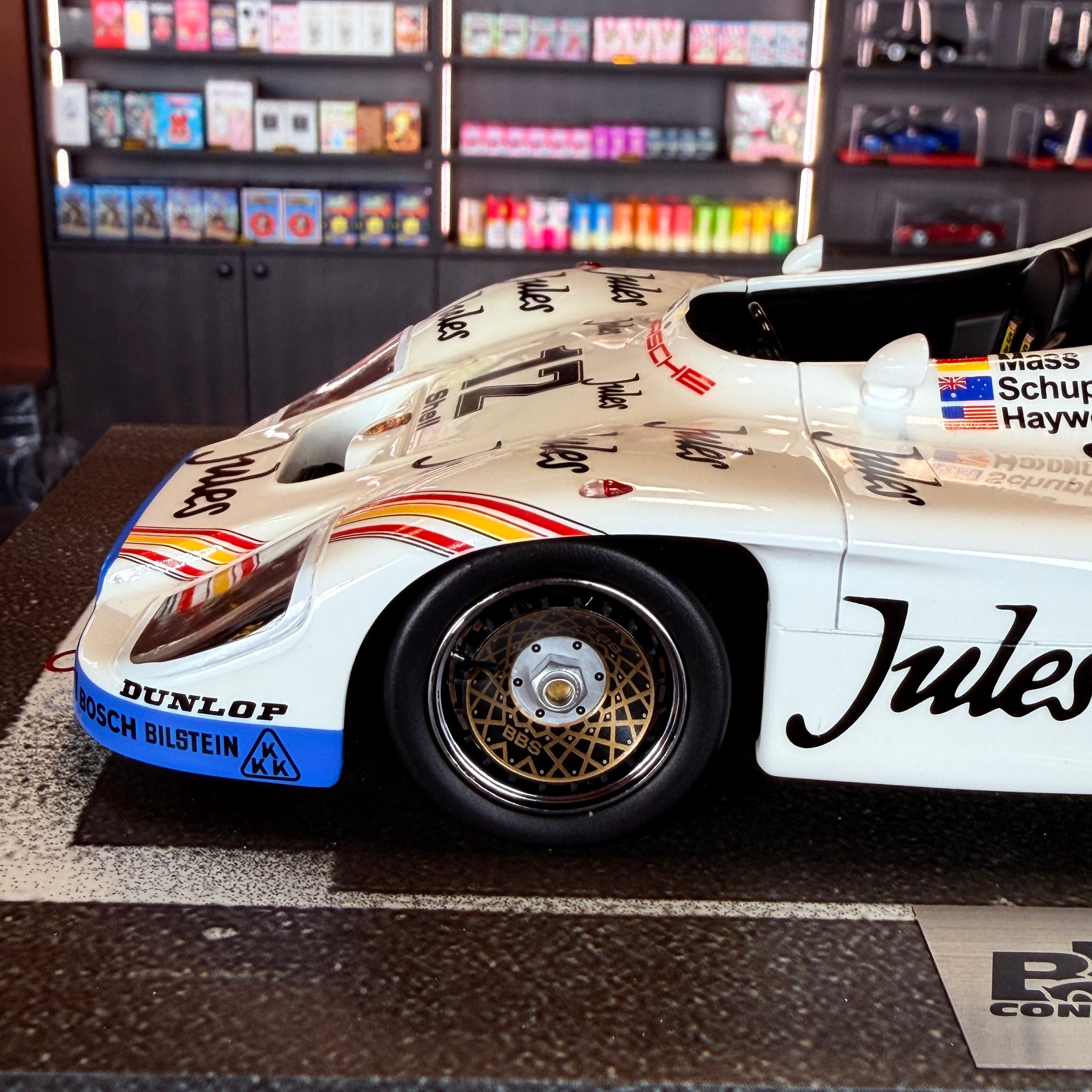 Porsche 936/81 Turbo n°12, 24 Heures du Mans 1981, échelle 1:18 avec vitrine, par BBR