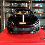 Ferrari Purosangue Nero Purosangue – Έκδοση με τη γαλλική τρίχρωμη σημαία – Κλίμακα 1:18 με βιτρίνα (Περιορισμένη έκδοση 12 τεμ.) από την BBR Models