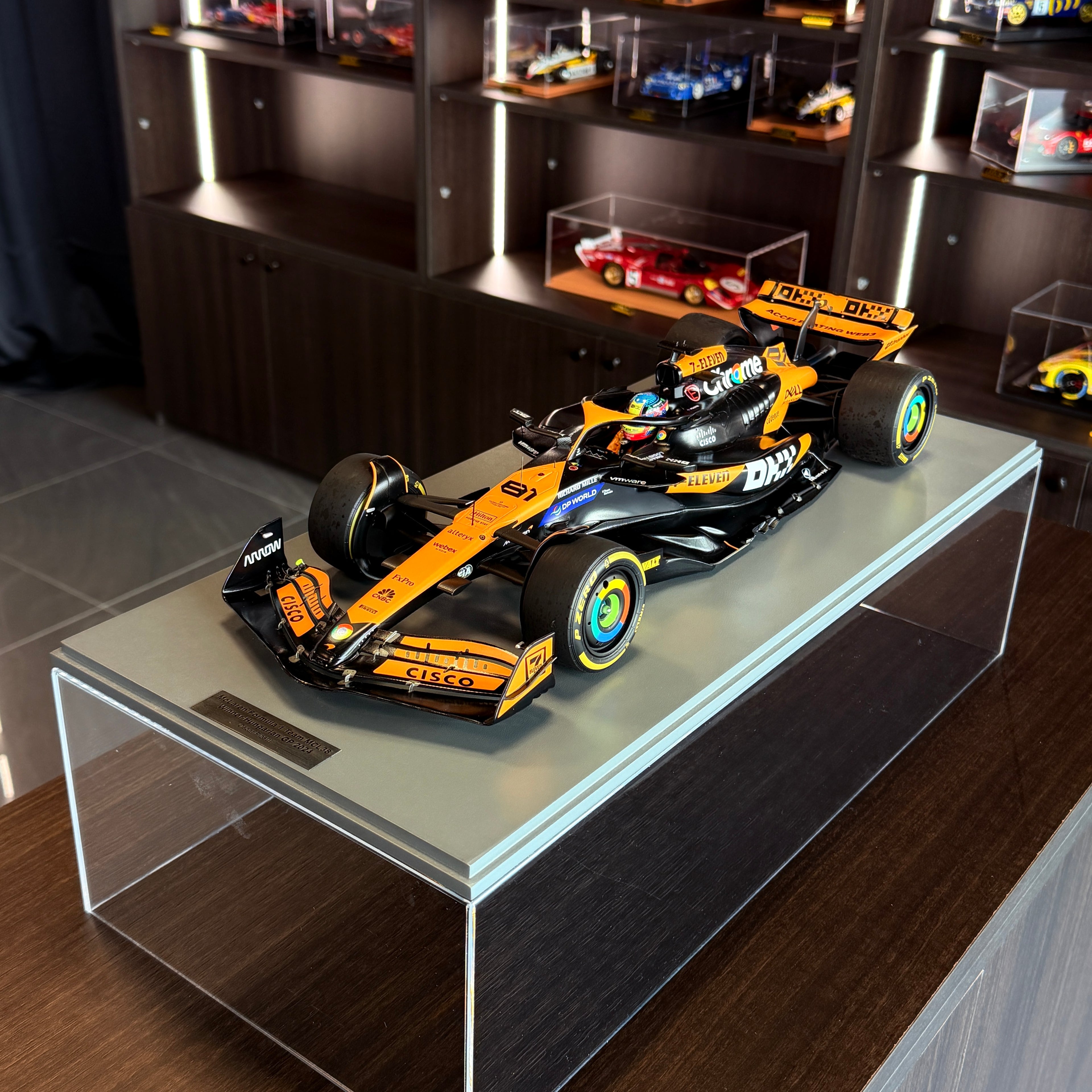 „McLaren Formula 1 Team MCL38“ Nr. 81, Vengrijos GP nugalėtojas, 2024 m., Oscaras Piastri, 1:12 mastelio, Spark