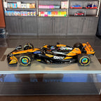 Tím McLaren Formula 1 MCL38 č. 81, víťaz Veľkej ceny Maďarska 2024, Oscar Piastri, mierka 1:12 od Spark