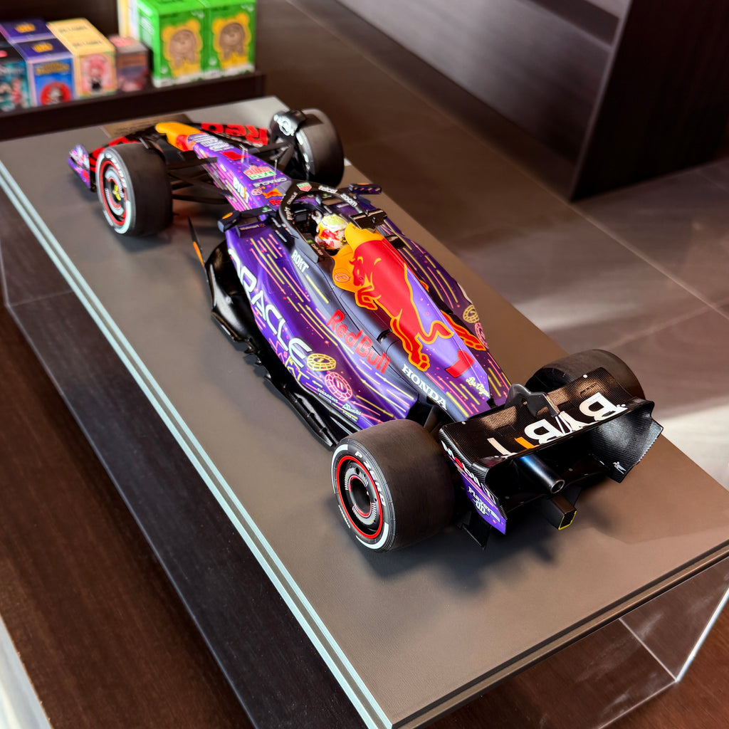 Oracle Red Bull Racing RB19, Max Verstappen, a 2023-as Las Vegas-i Nagydíj győztese, 1:12 méretarányban – Spark