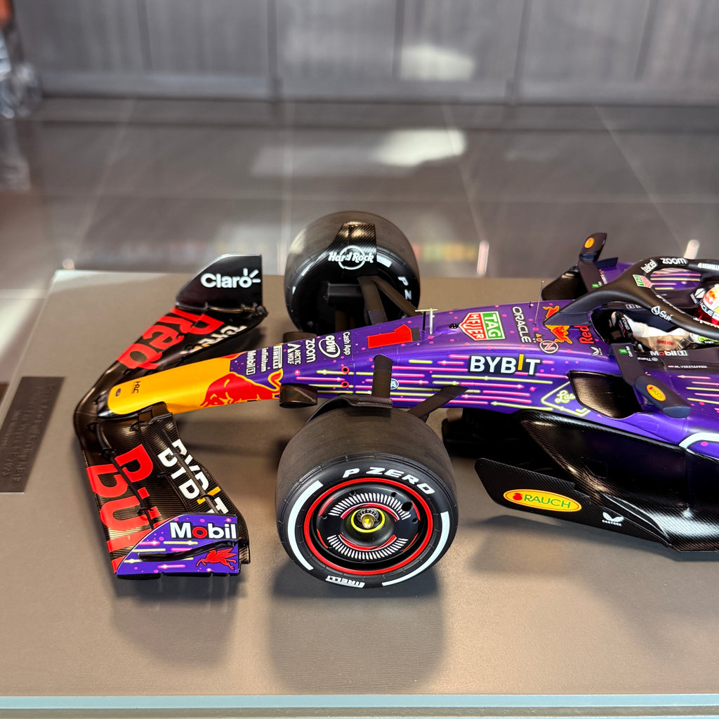 Oracle Red Bull Racing RB19, Max Verstappen, a 2023-as Las Vegas-i Nagydíj győztese, 1:12 méretarányban – Spark