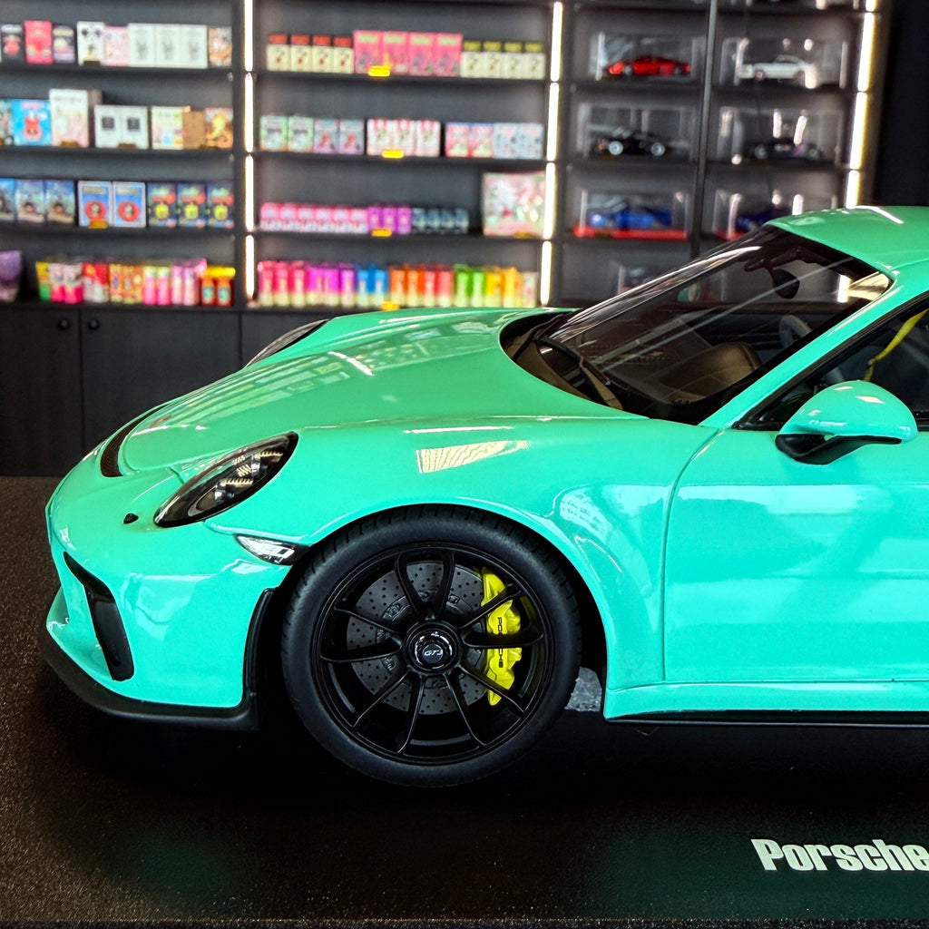 Porsche 911 (991.1) GT3 – model auta v mierke 1:18 od GT Spirit