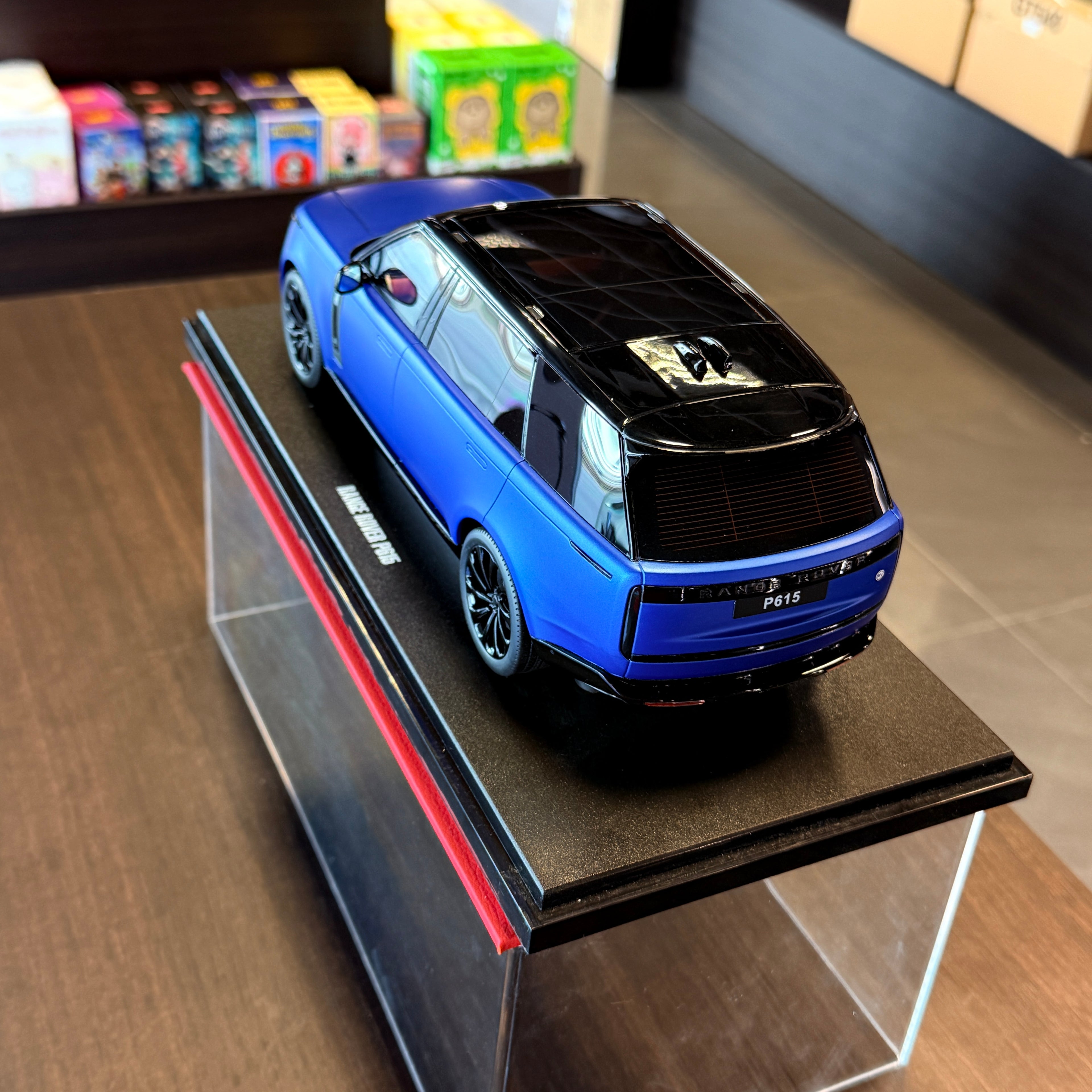 Range Rover P615 – 1:18 mastelio modelinis automobilis, pagamintas „GT Spirit“