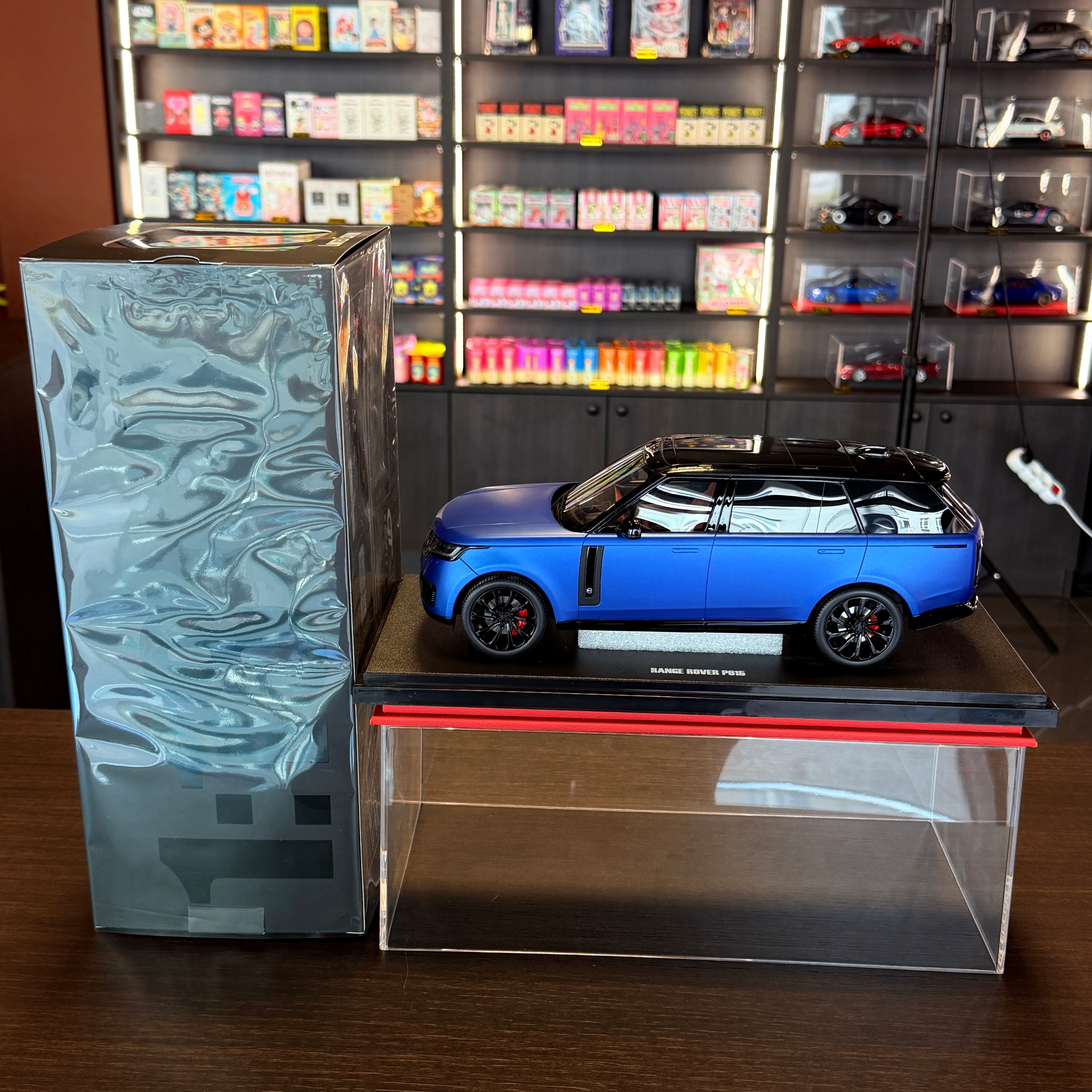 Range Rover P615 – 1:18 Scale Model Car by GT Spirit