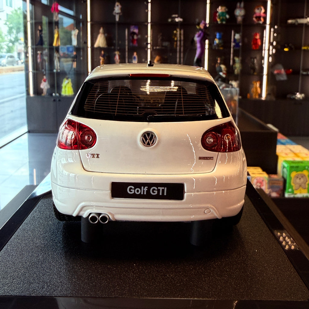 Μοντέλο αυτοκινήτου Volkswagen Golf V GTI Edition 30 σε κλίμακα 1:18 από την OttOmobile