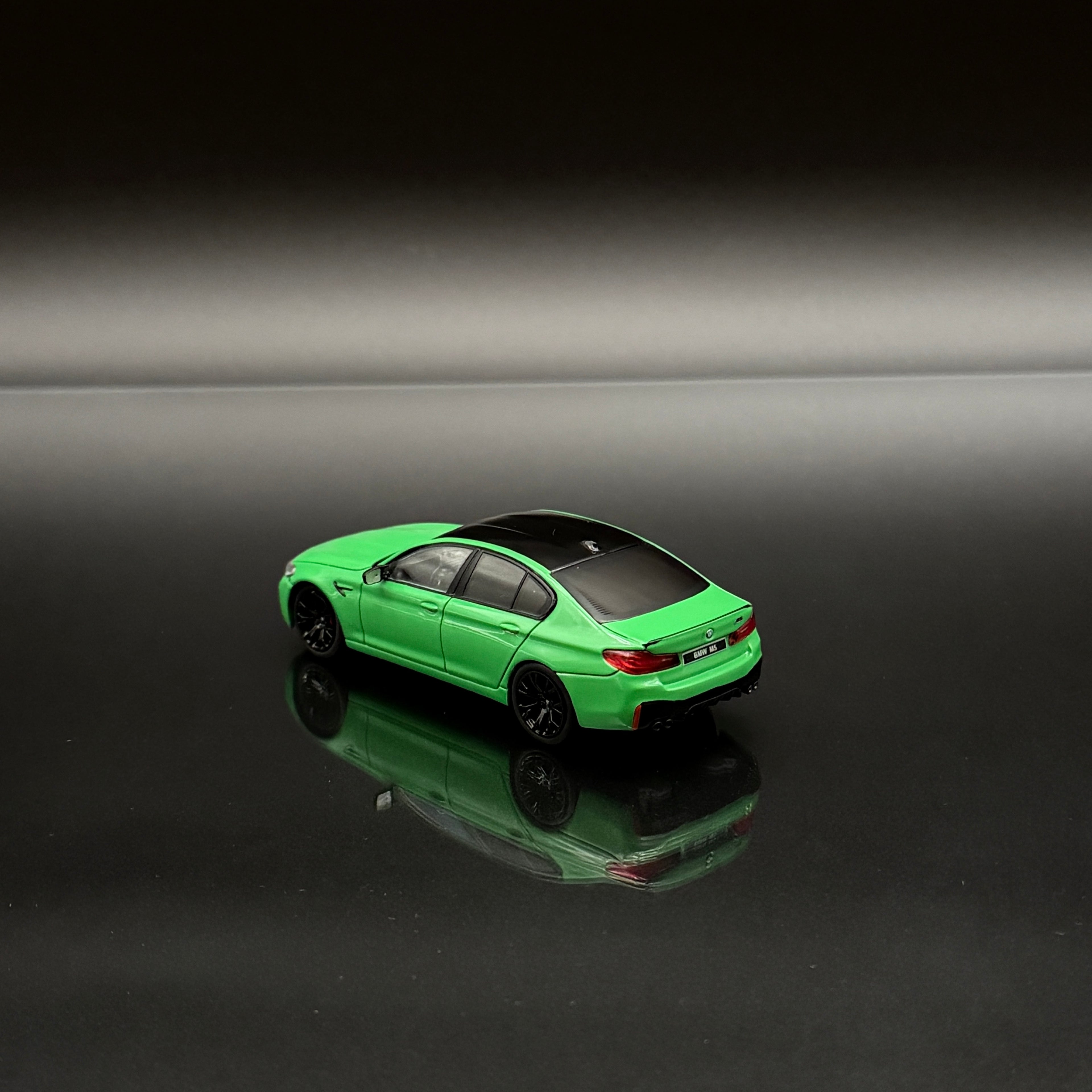 BMW M5 (F90) Competition 2022 – Signal Green Maßstab 1:43 von Solido