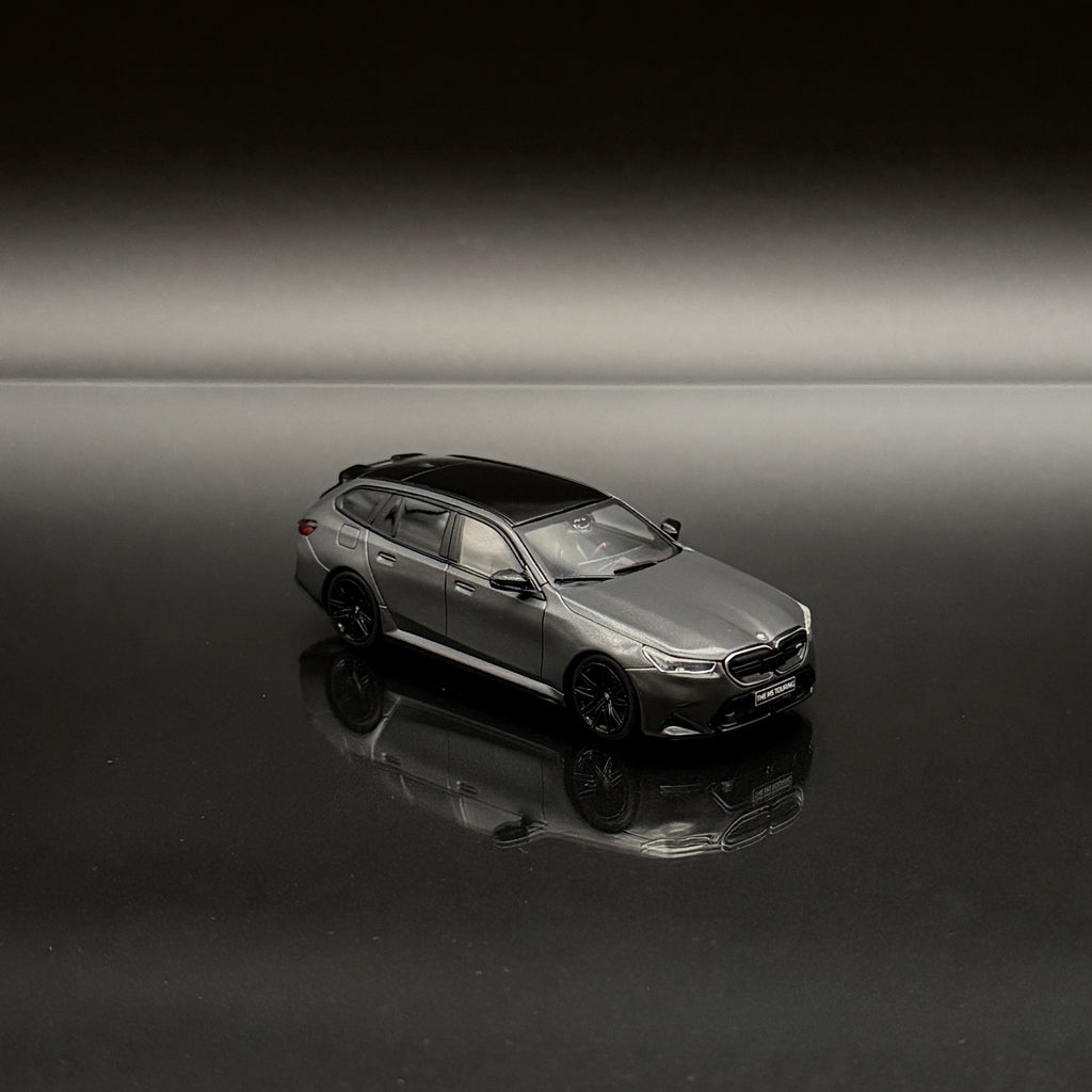 BMW M5 Touring (G99) 2024 – Frozen Deep Grey Maßstab 1:43 von Solido