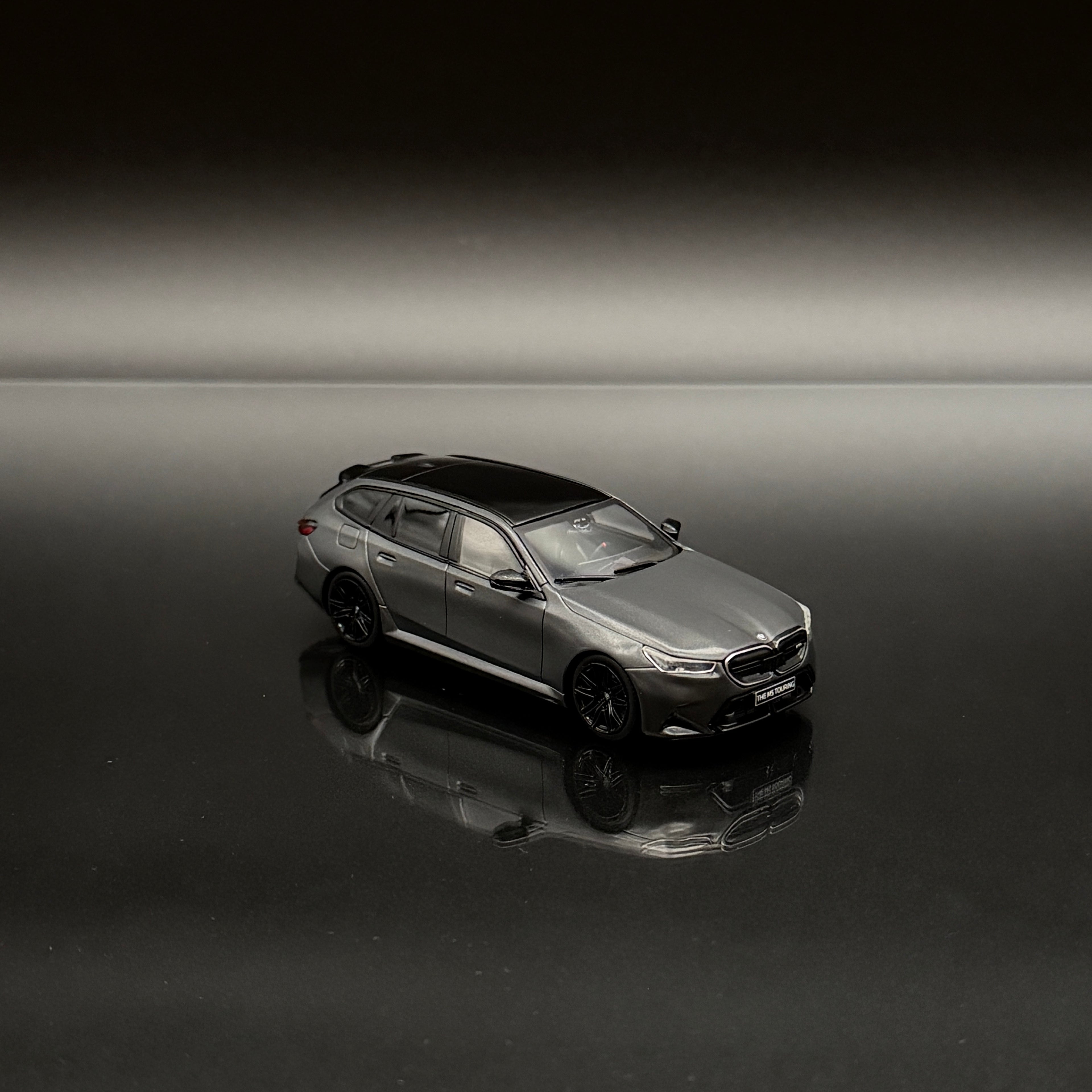 BMW M5 Touring (G99) 2024 – Frozen Deep Grey Maßstab 1:43 von Solido