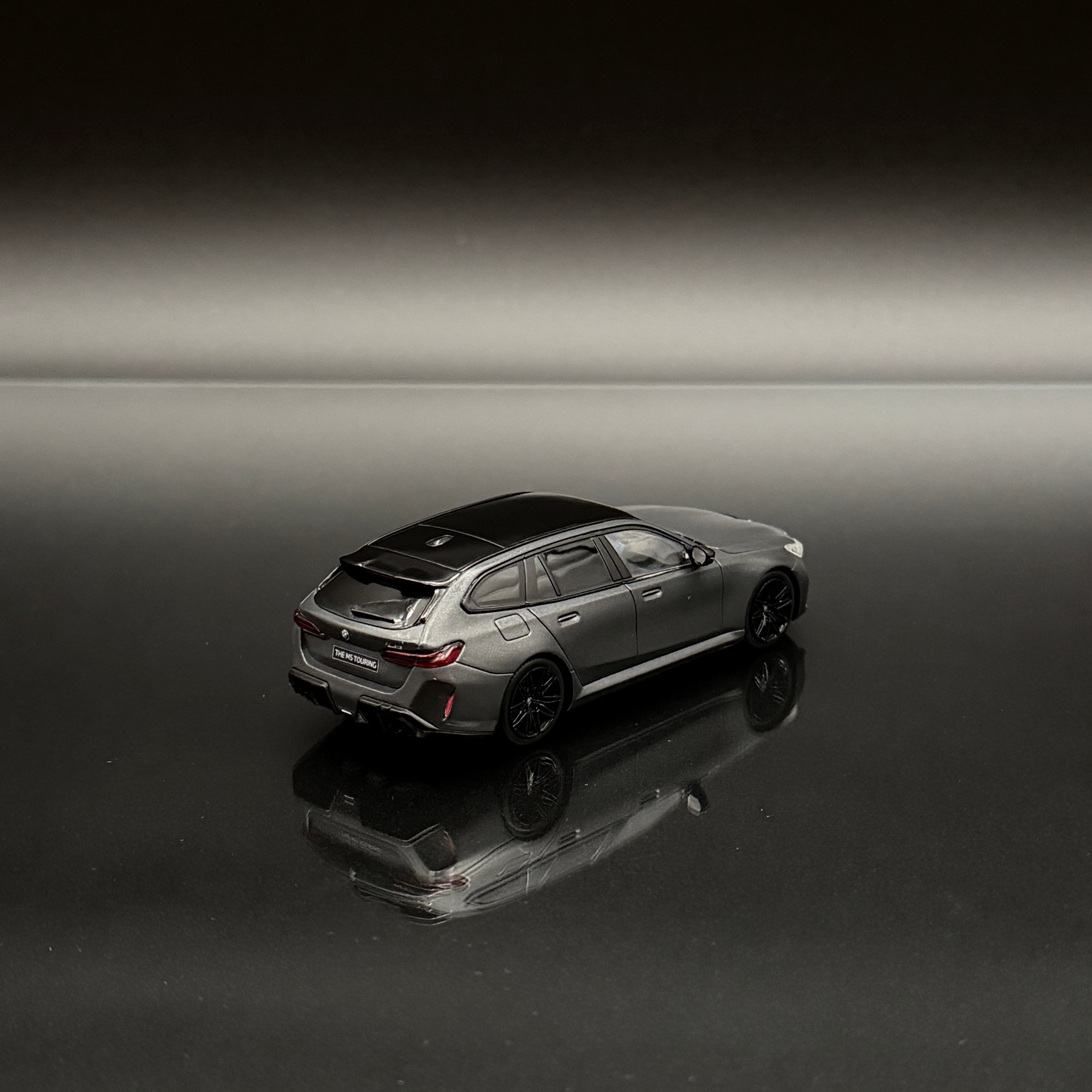 BMW M5 Touring (G99) 2024 – Frozen Deep Grey Maßstab 1:43 von Solido