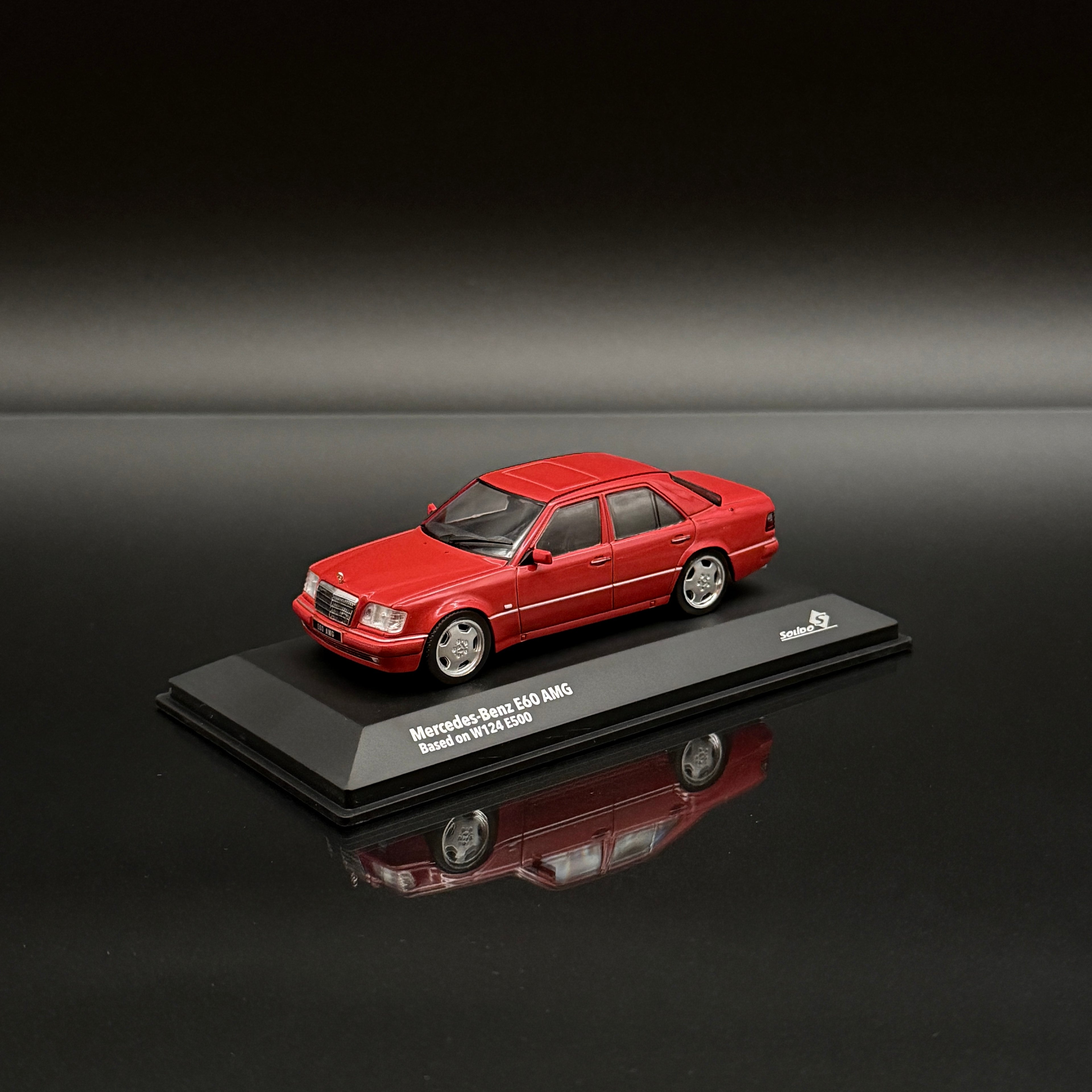 Mercedes-Benz E60 AMG (W124) 1994 – Signalrot Maßstab 1:43 von Solido