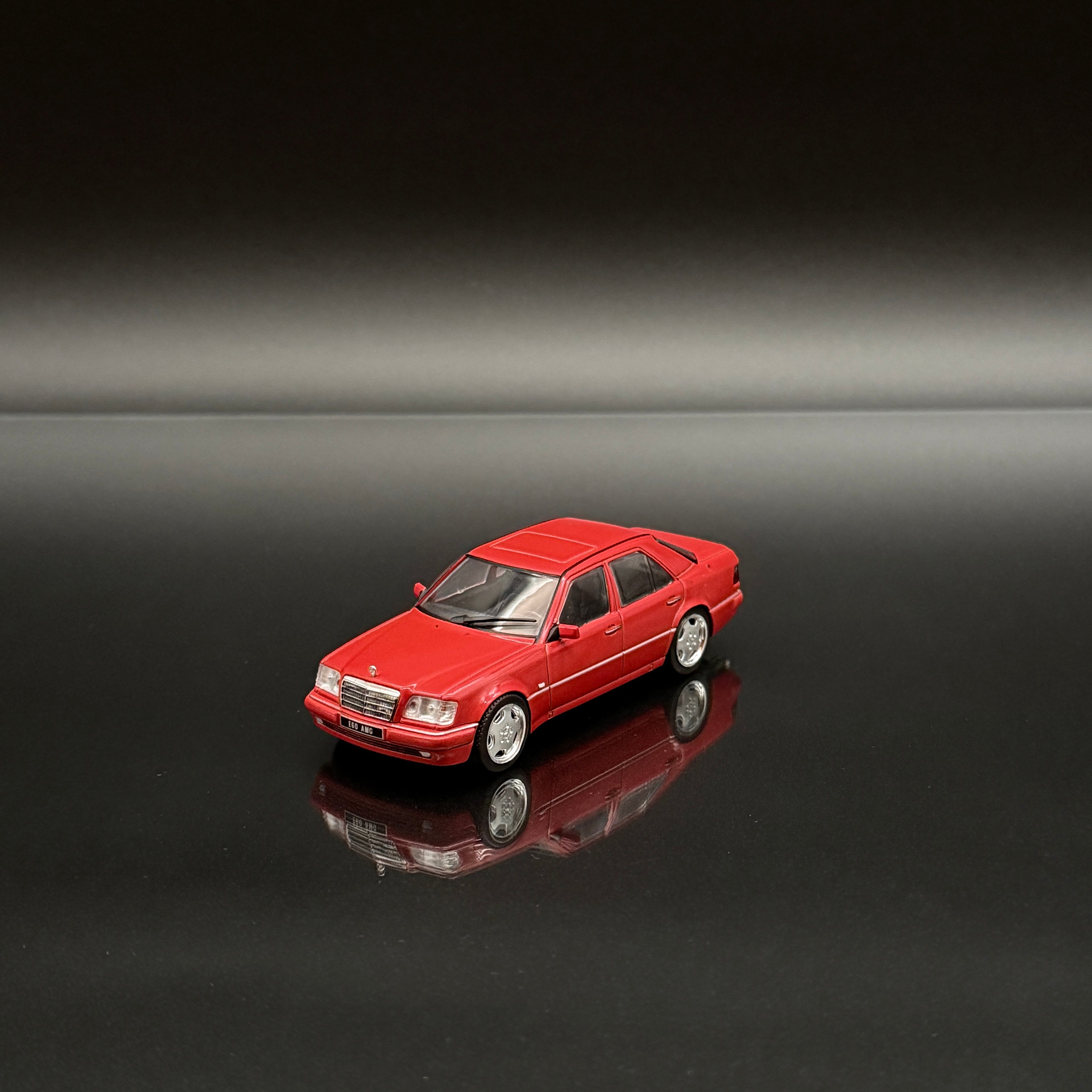 Mercedes-Benz E60 AMG (W124) 1994 – Signalrot Maßstab 1:43 von Solido