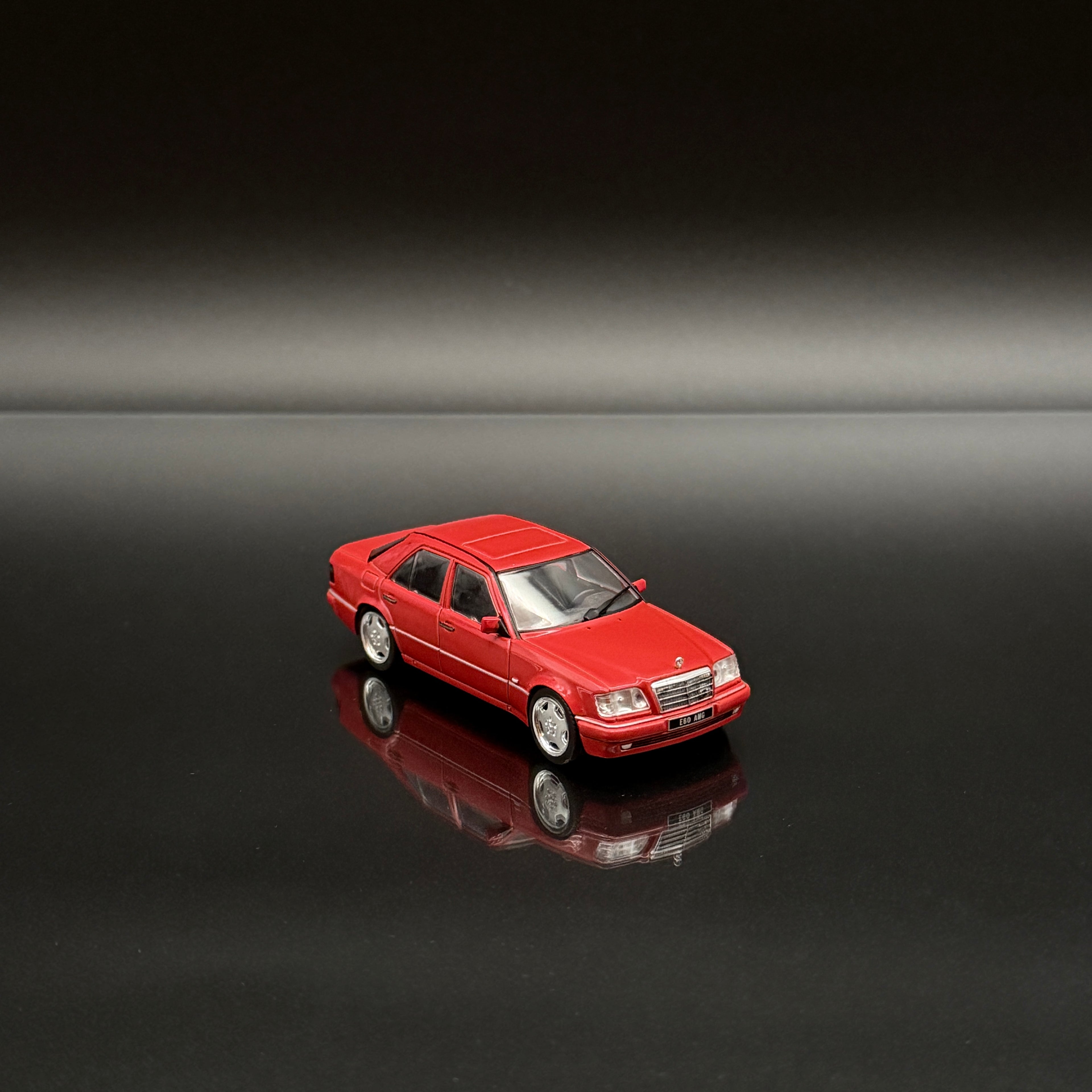 Mercedes-Benz E60 AMG (W124) 1994 – Signalrot Maßstab 1:43 von Solido