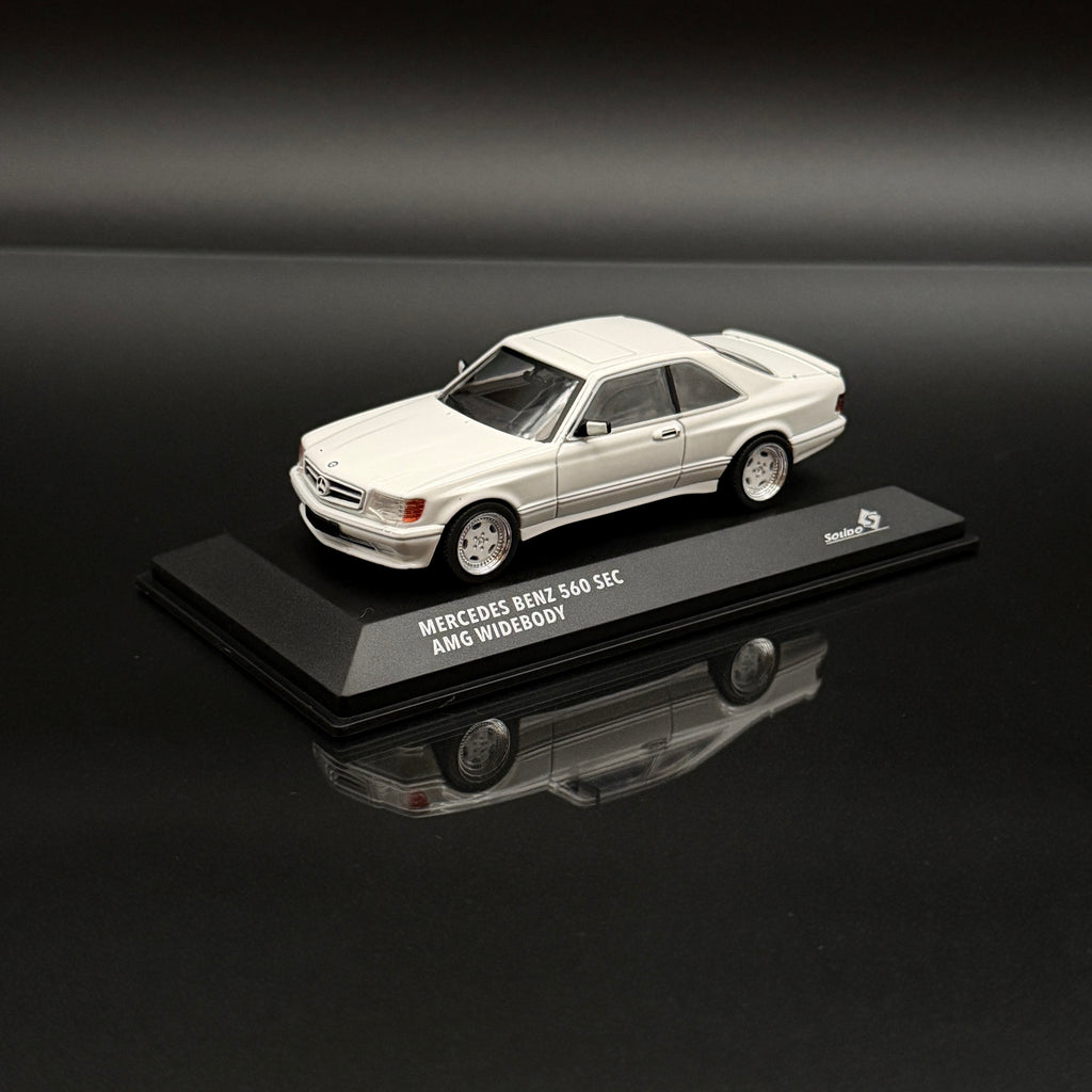 Mercedes-Benz 560 SEC AMG (C126) Widebody 1990 – Weiß 1:43 Maßstab von Solido