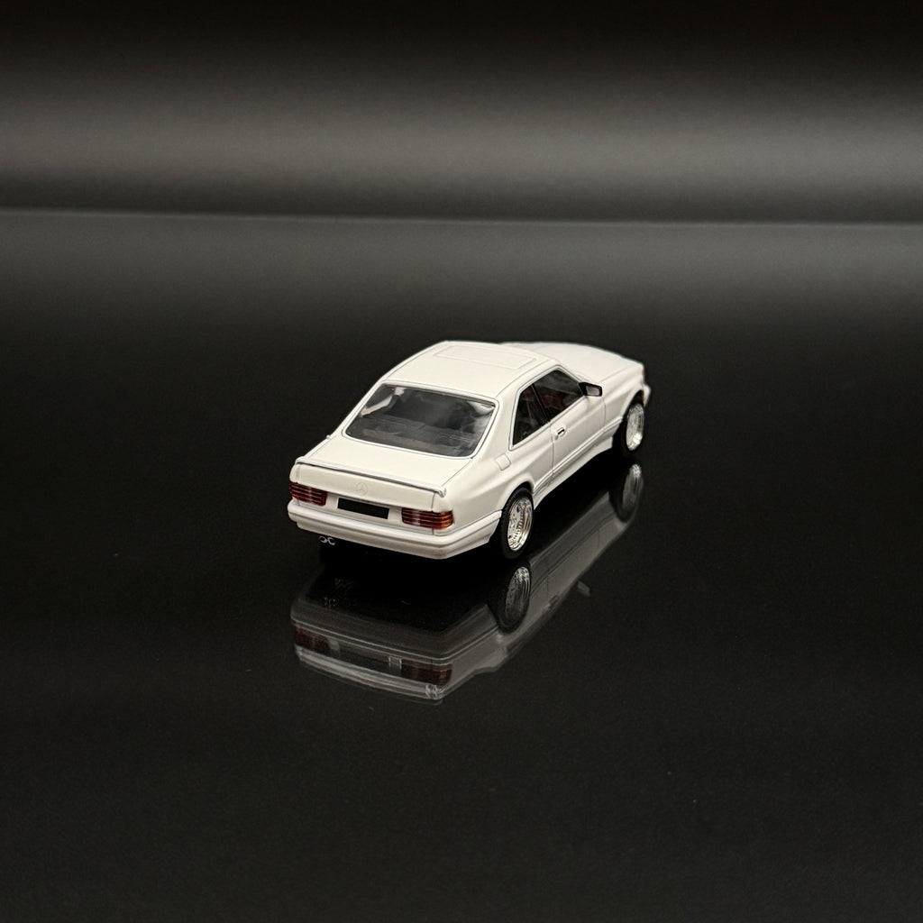 Mercedes-Benz 560 SEC AMG (C126) Widebody 1990 – Weiß 1:43 Maßstab von Solido