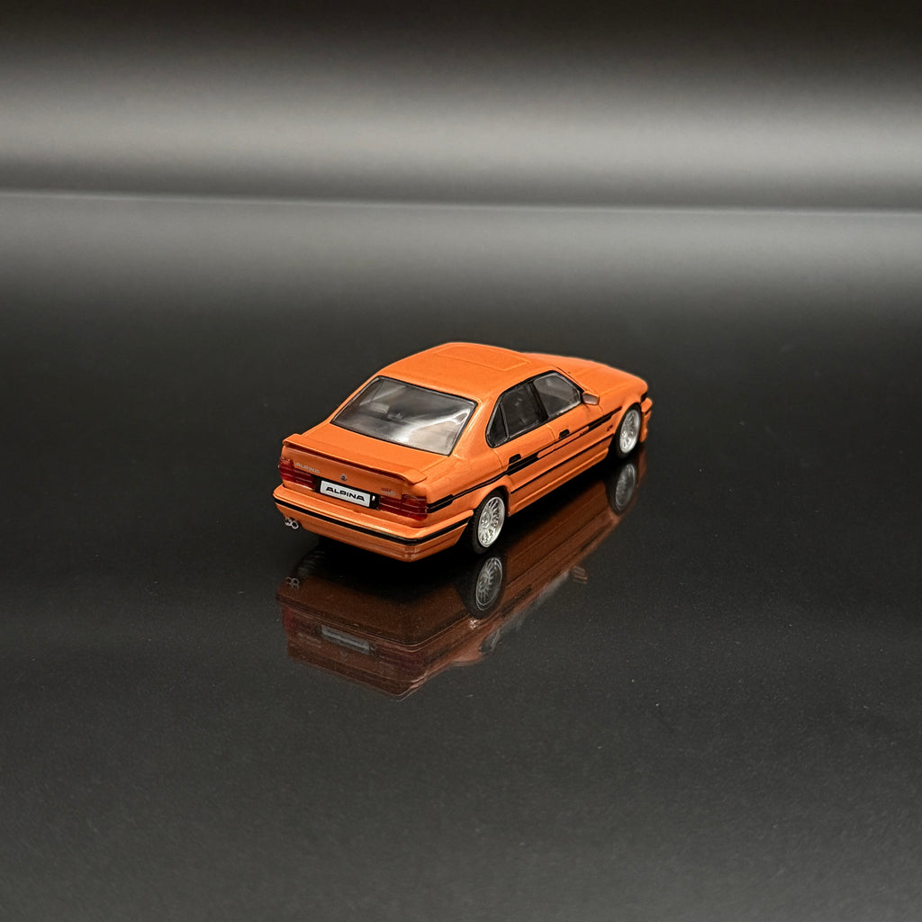 BMW Alpina B10 Bi-Turbo (E34) 1994 – Orange im Maßstab 1:43 von Solido
