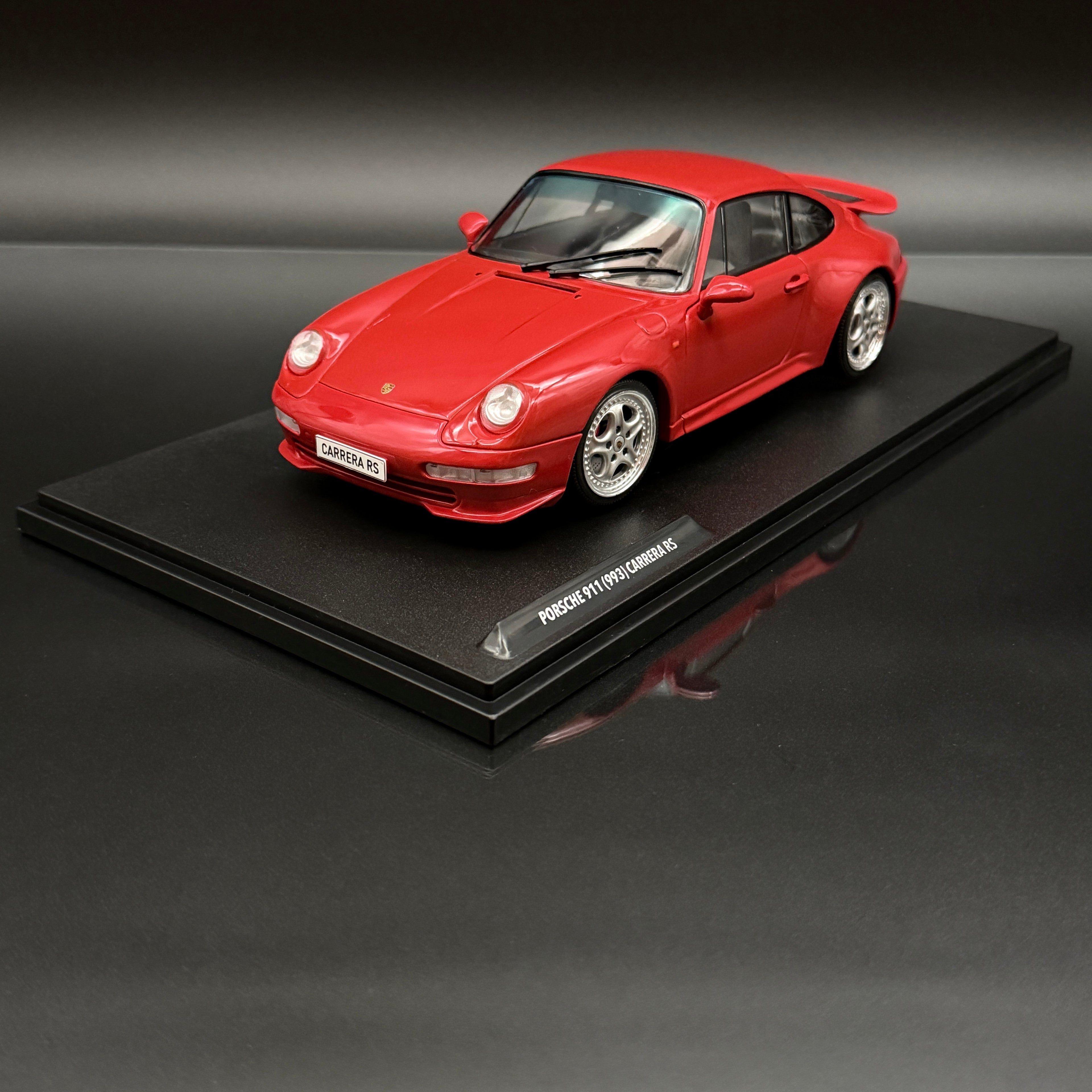Porsche 911 (993) Carrera RS 1997 – Indischrot Maßstab 1:18 von Solido