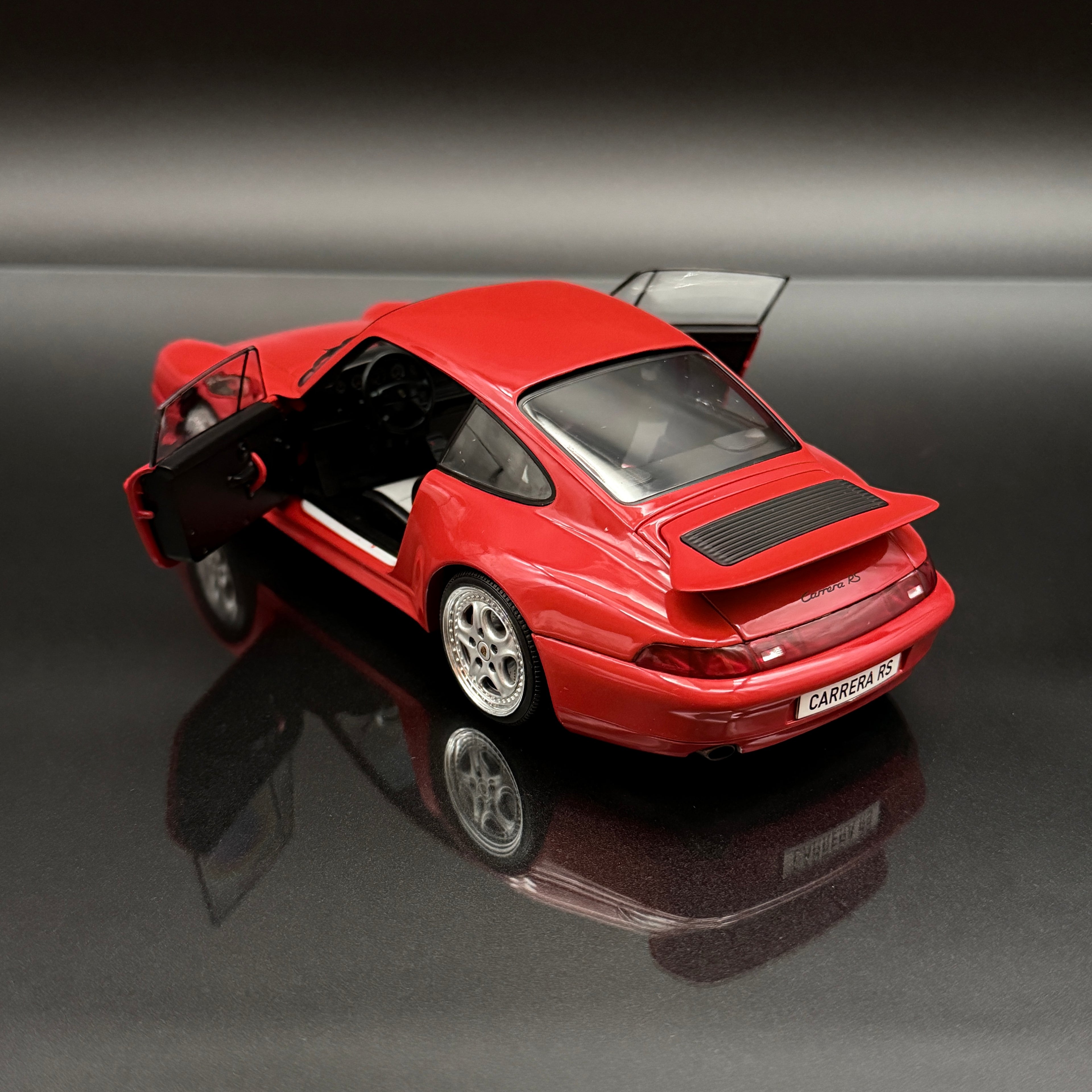 Porsche 911 (993) Carrera RS 1997 – Indischrot Maßstab 1:18 von Solido