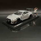 Nissan GT-R (R35) mit Liberty Walk Body Kit 2.0 2024 – Grau im Maßstab 1:18