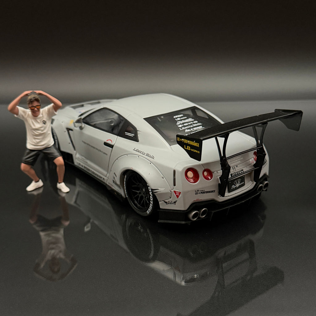 Nissan GT-R (R35) mit Liberty Walk Body Kit 2.0 2024 – Grau im Maßstab 1:18