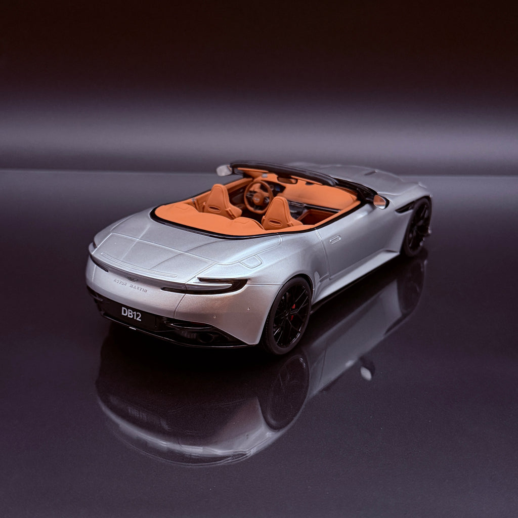 1/18 GT Spirit GT945 Aston Martin DB12 Volante Cabrio Aluminite Silber 2023