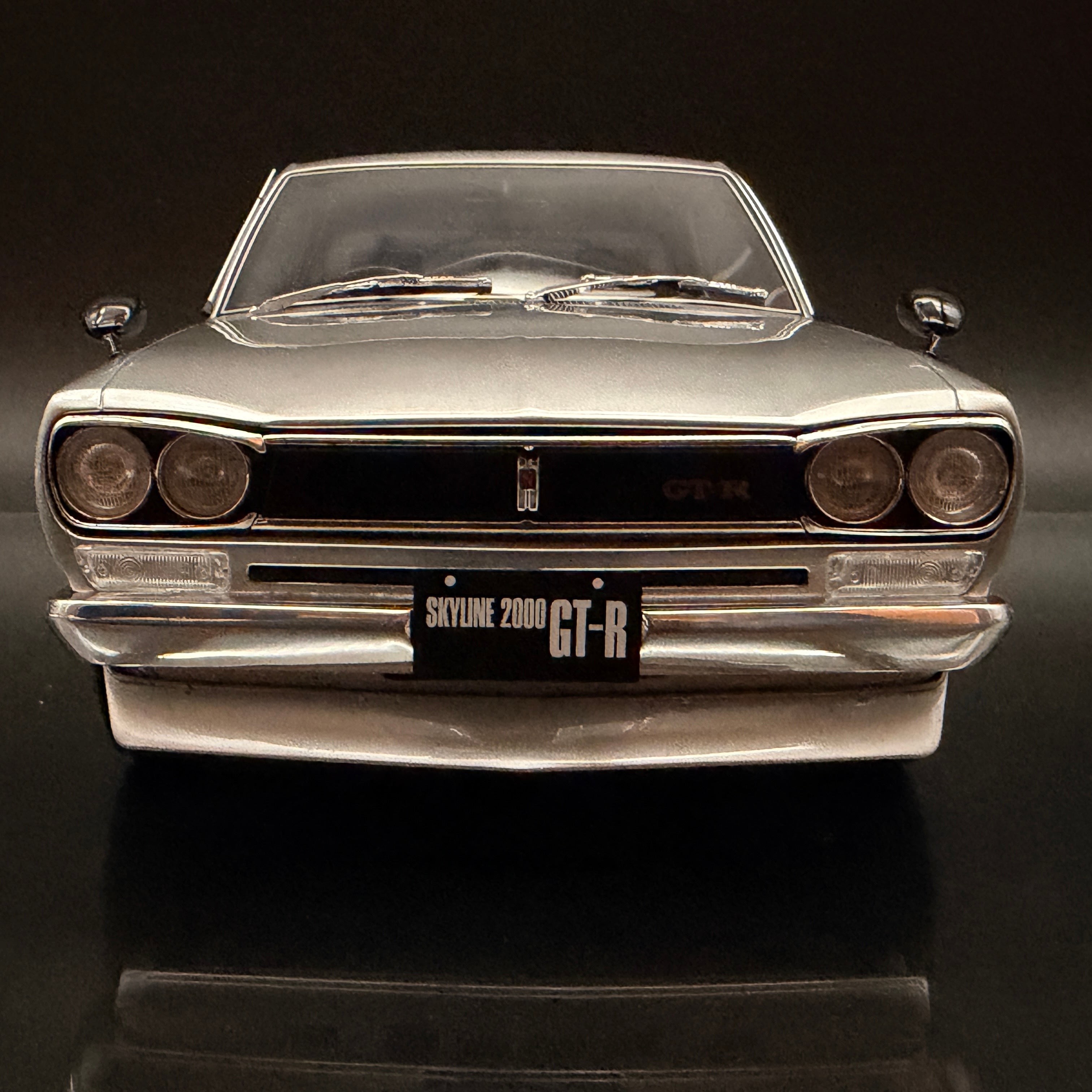 Nissan Skyline 2000 GT-R (KPGC10) 1971 – Silber Maßstab 1:12 von OTTOmobile