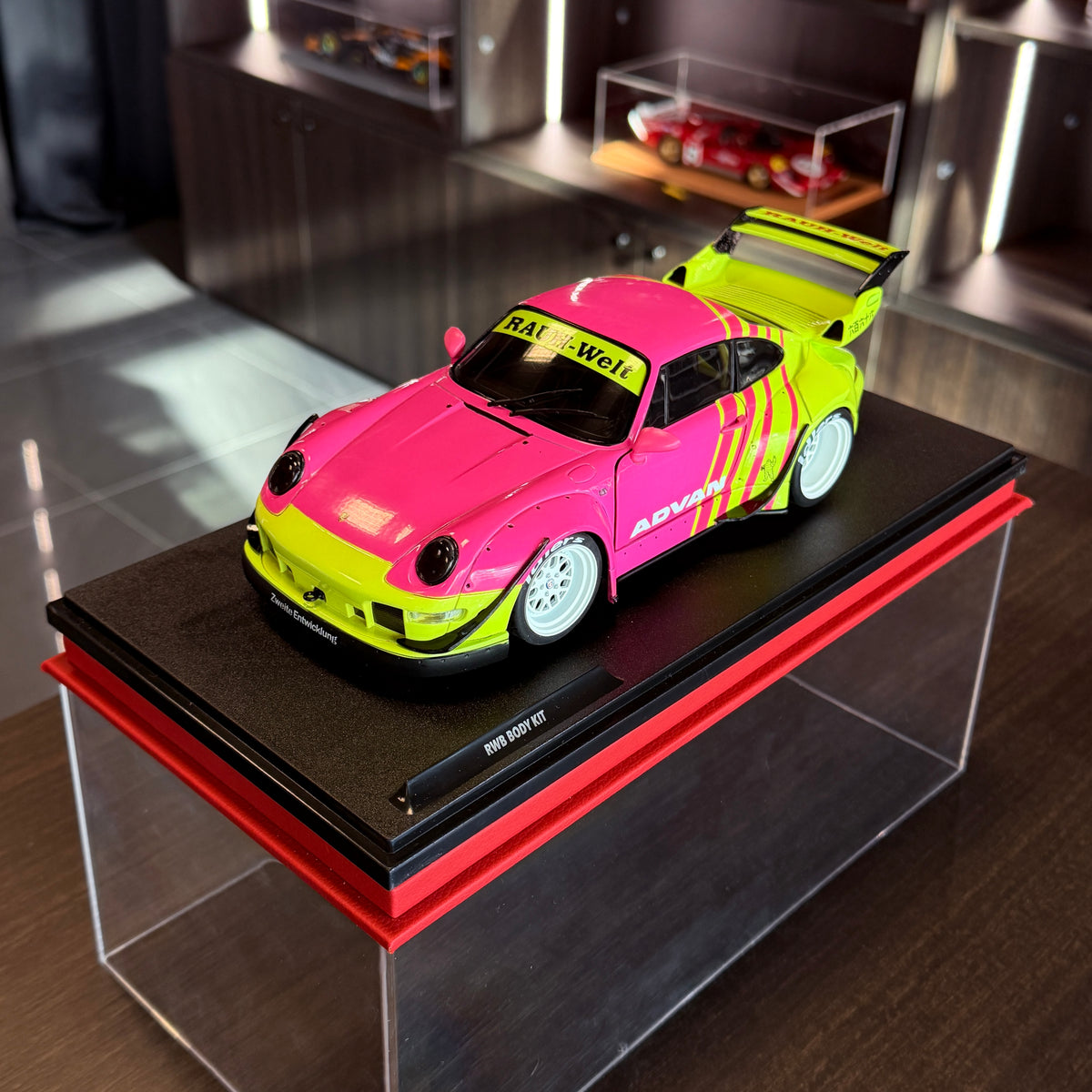 Porsche RWB Bodykit Pink 2024 1:18 by Solido