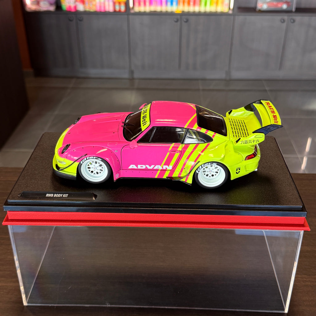 Porsche RWB Bodykit Pink 2024 v mierke 1:18 od Solido