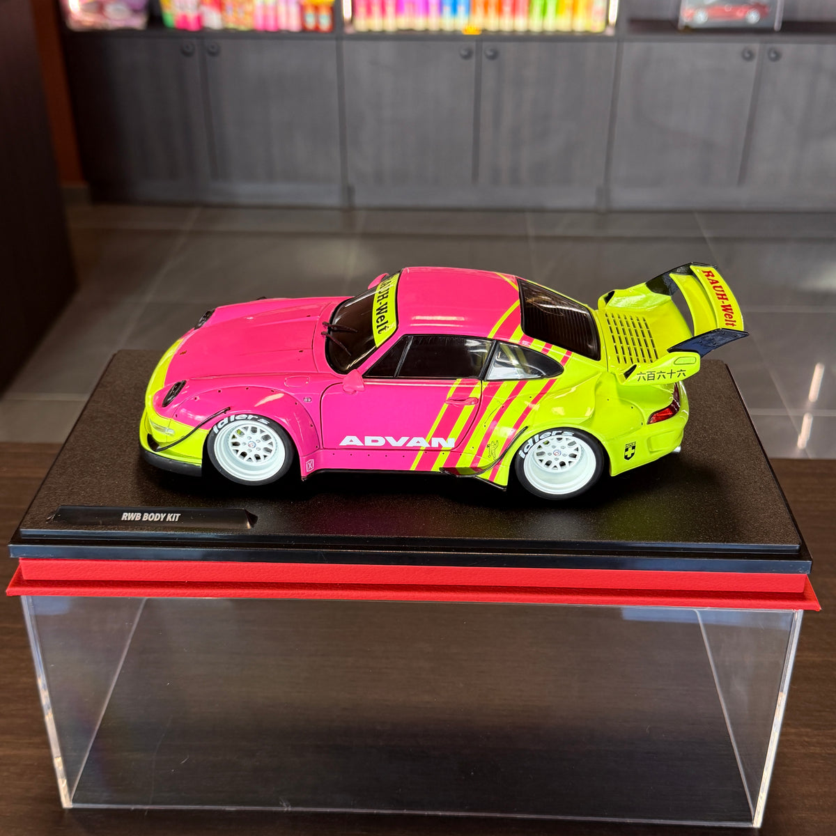 Porsche RWB Bodykit Pink 2024 1:18 by Solido