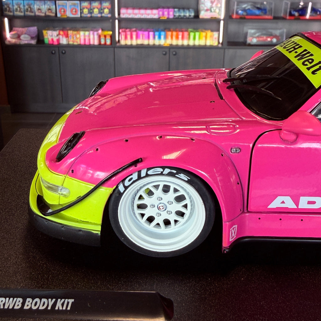 Porsche RWB Bodykit Pink 2024 v mierke 1:18 od Solido