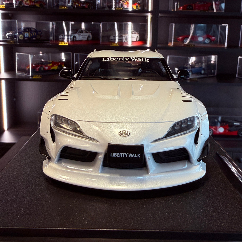 Toyota GR Supra Liberty Walk Body Kit White/Pink 2025 1:18 od Solido
