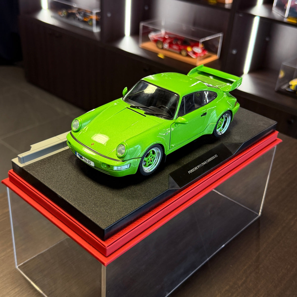 Porsche 911 (964) Carrera RS Streetfighters Green Metallic 1990 v mierke 1:18 od Solido