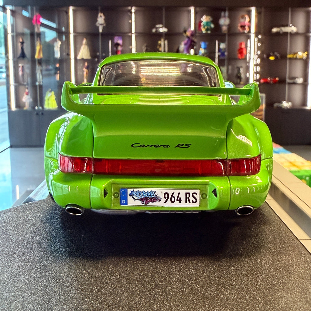 Porsche 911 (964) Carrera RS Streetfighters Green Metallic 1990 v mierke 1:18 od Solido