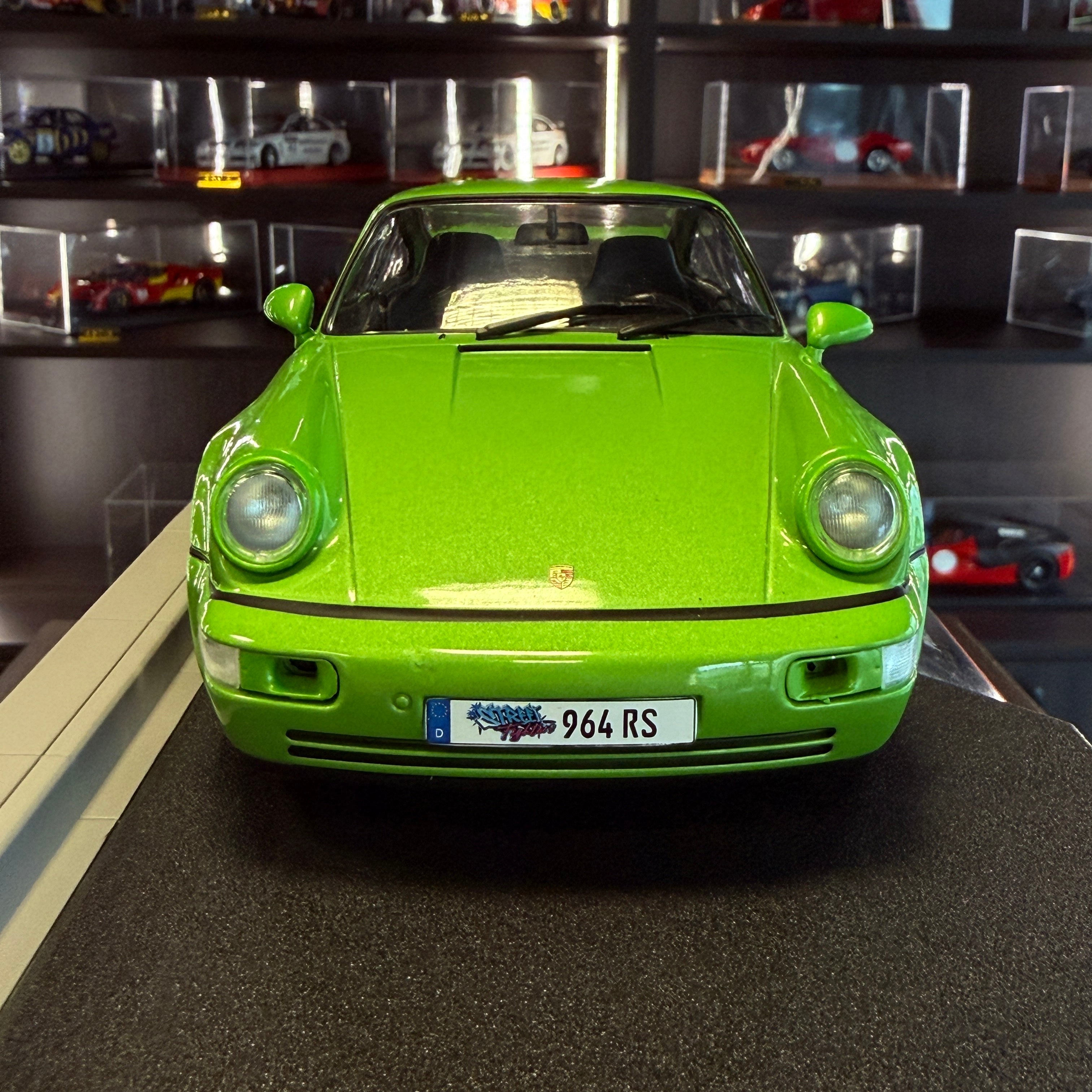 Porsche 911 (964) Carrera RS Streetfighters Green Metallic 1990 v mierke 1:18 od Solido