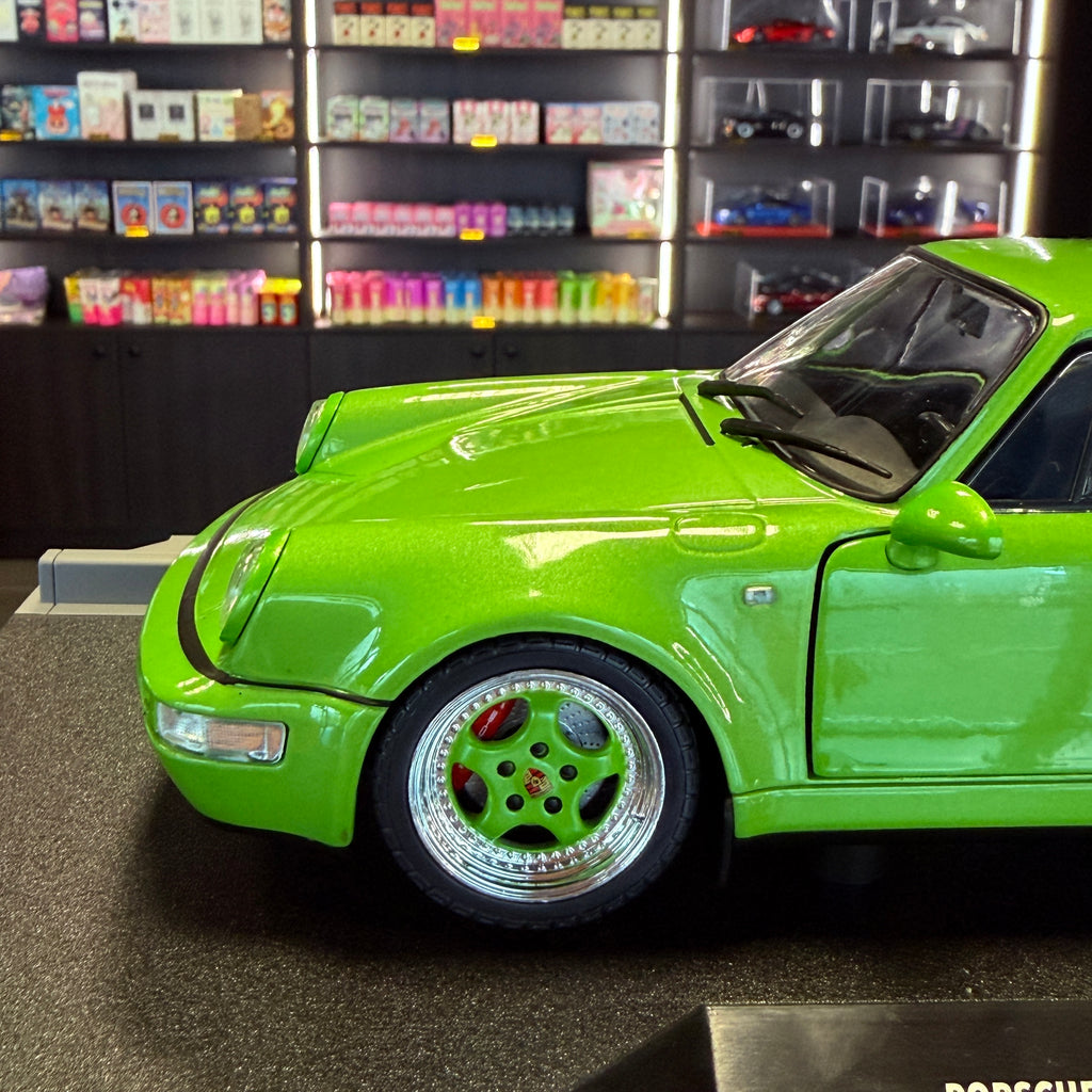 Porsche 911 (964) Carrera RS Streetfighters Green Metallic 1990 v mierke 1:18 od Solido
