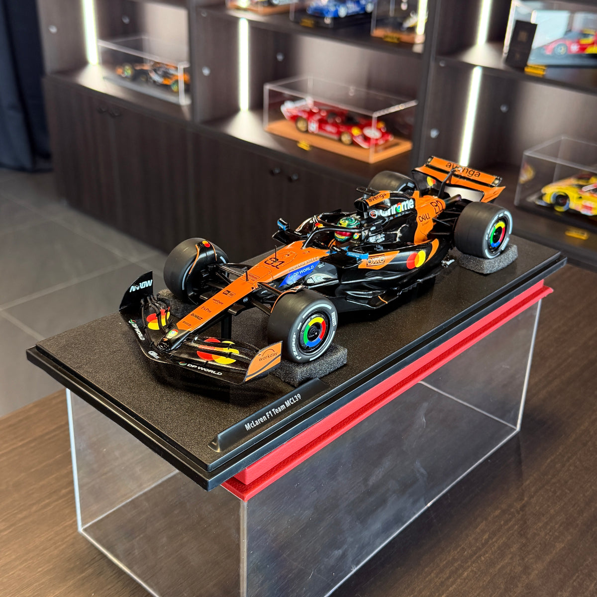 McLaren MCL39 #81 Oscar Piastri China GP 2025 1:18 by Solido