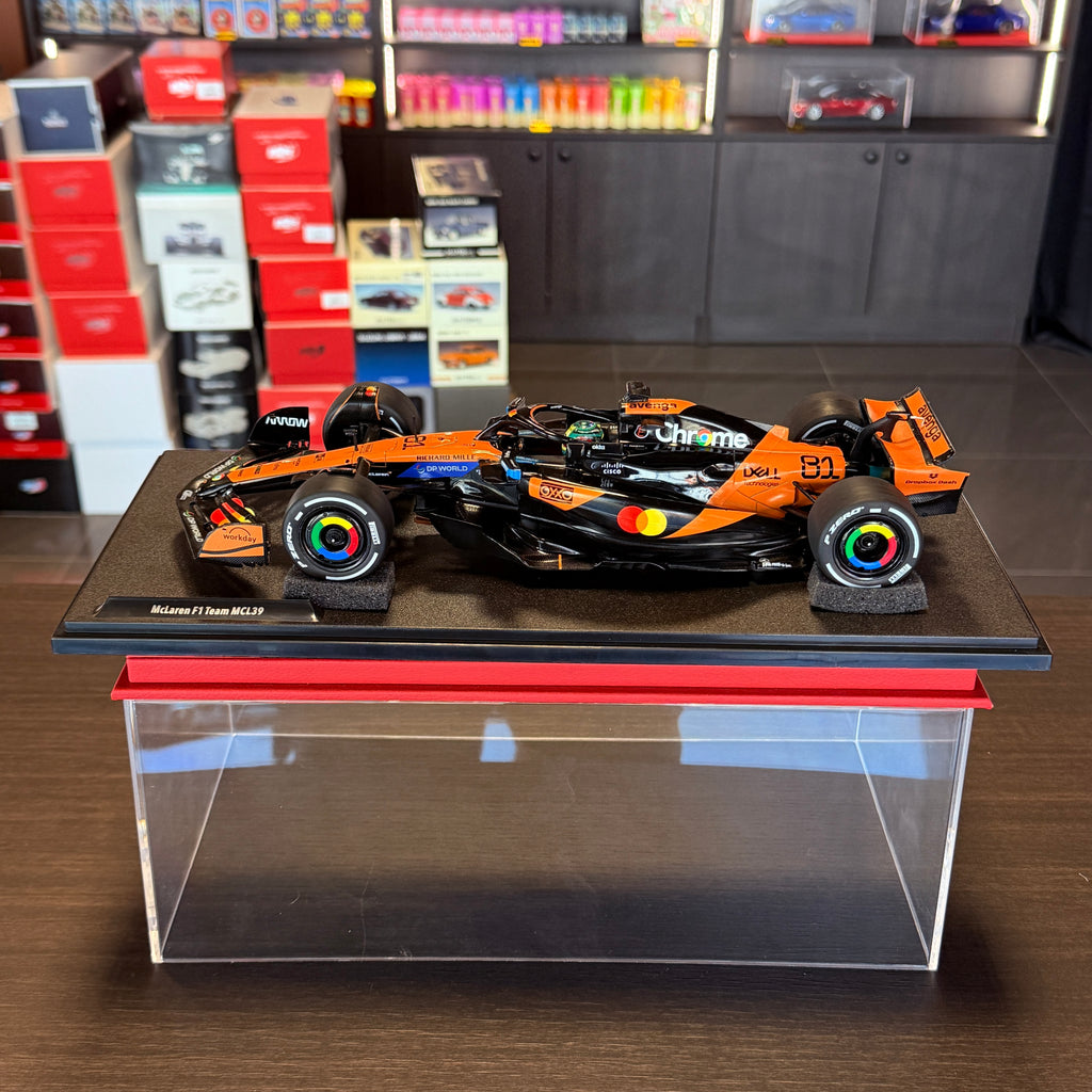 McLaren MCL39 #81 Oscar Piastri China GP 2025 1:18 by Solido