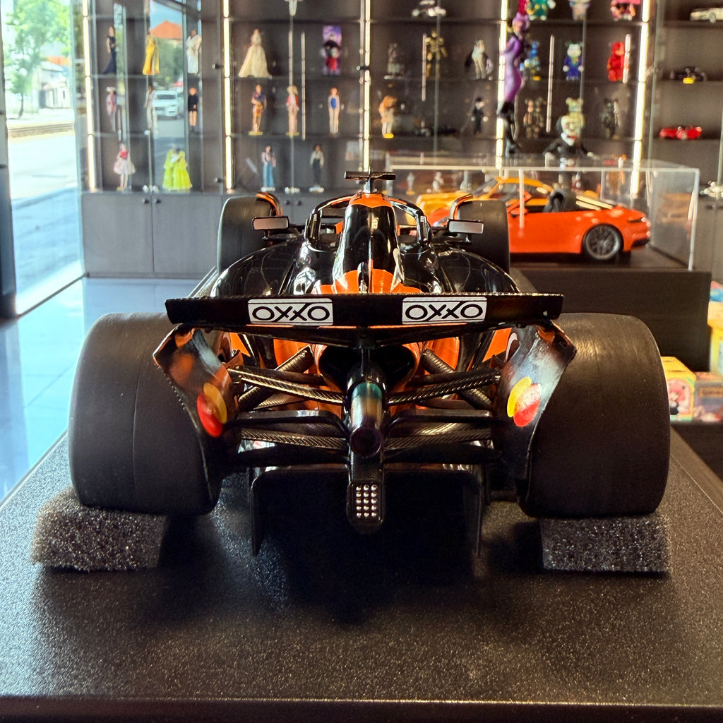 McLaren MCL39 #81 Oscar Piastri China GP 2025 1:18 by Solido