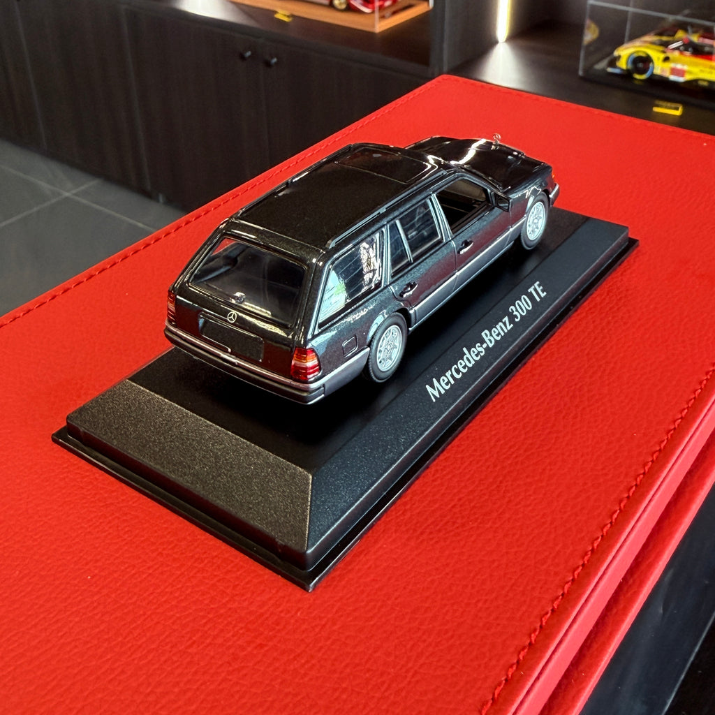 Mercedes-Benz 300 TE 1990 Černá metalíza 1:43 Maxichamps