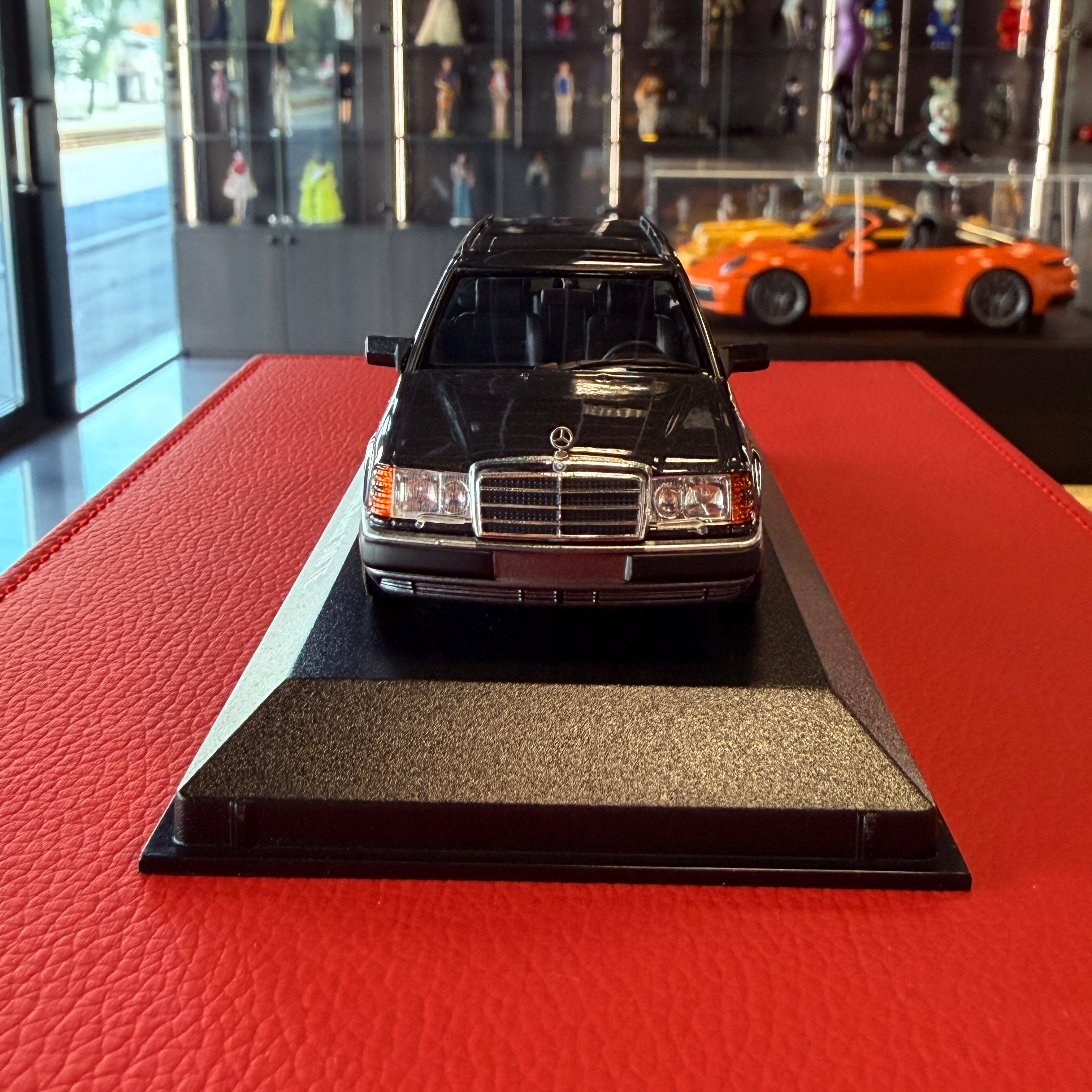 Mercedes-Benz 300 TE 1990 Černá metalíza 1:43 Maxichamps