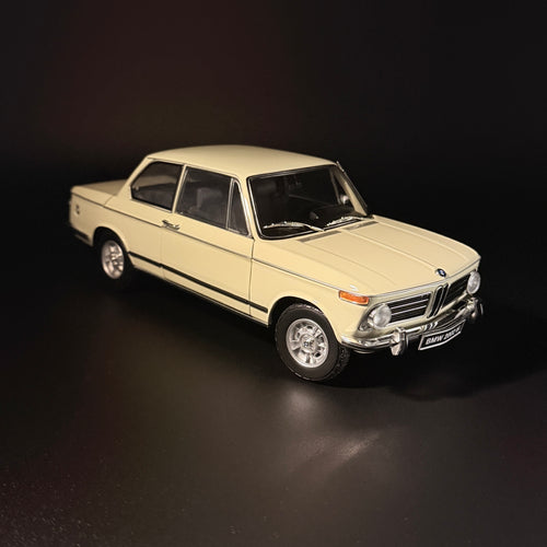 BMW 2002tii 1972 – Cream 1:18 Scale by KYOSHO – KYOSHO – view 2